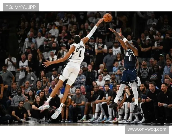 文班亚马赛前签名，马刺球迷热情高涨